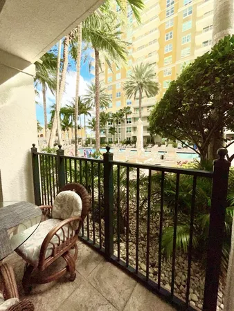 $2,500 | 700 East Boynton Beach Boulevard, Unit 105, Boynton Beach, FL 33435