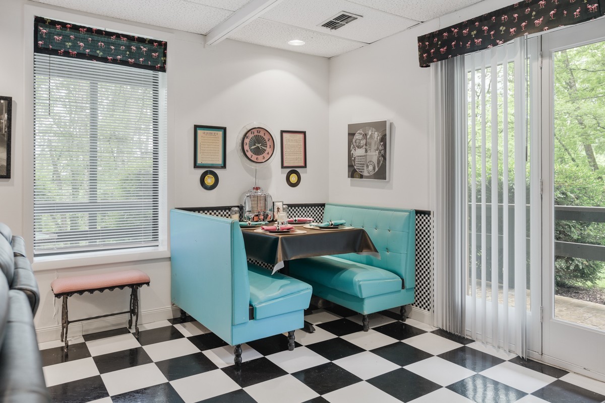 205 Allen Road Goodlettsville, TN 37072 - Photo 35 of 43 a living room with a couch and a window