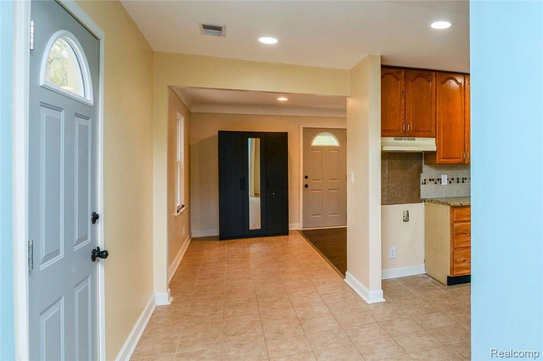 17360 Merriman Road Livonia, MI 48152 - Photo 6 of 41 MERRIMAN (20).jpg