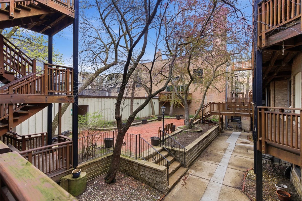 802 West George Street, Unit 1 Chicago, IL 60657 - Photo 16 of 18