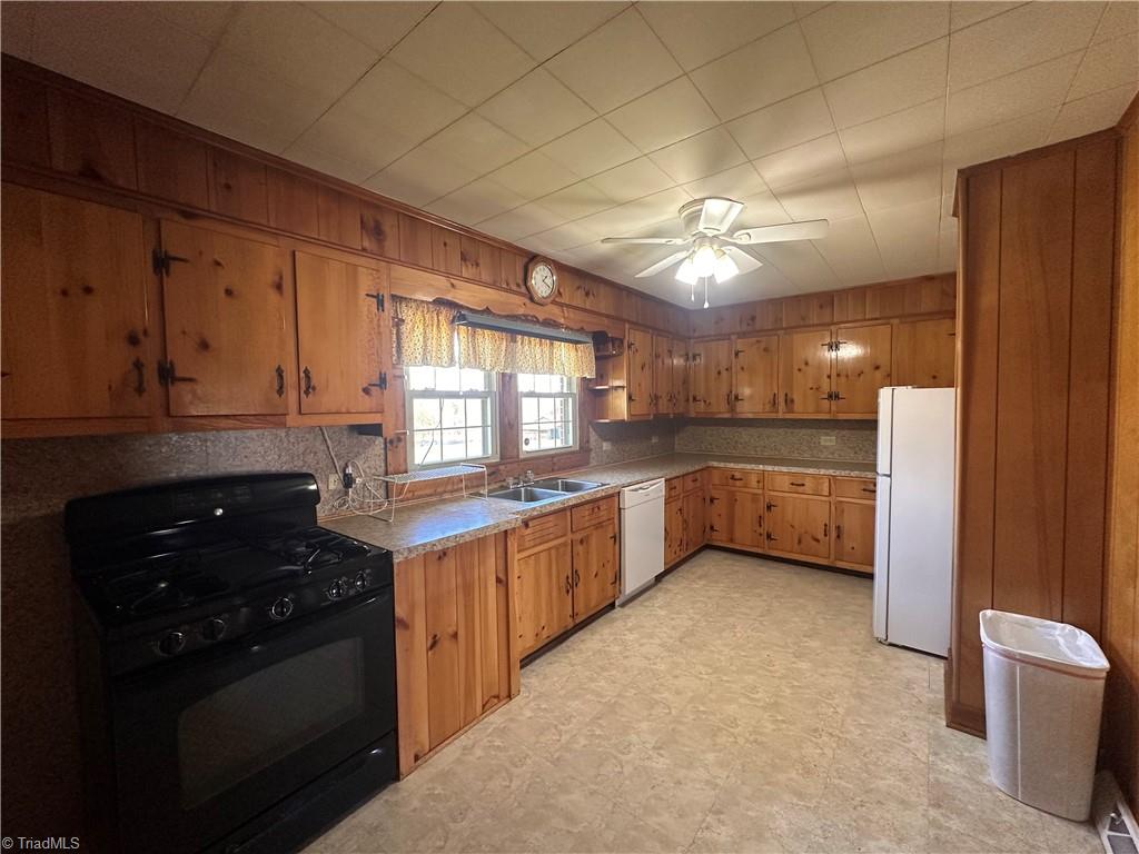 285 Oak Ridge Church Road Hays, NC 28635 - Photo 11 of 32 Kitchen