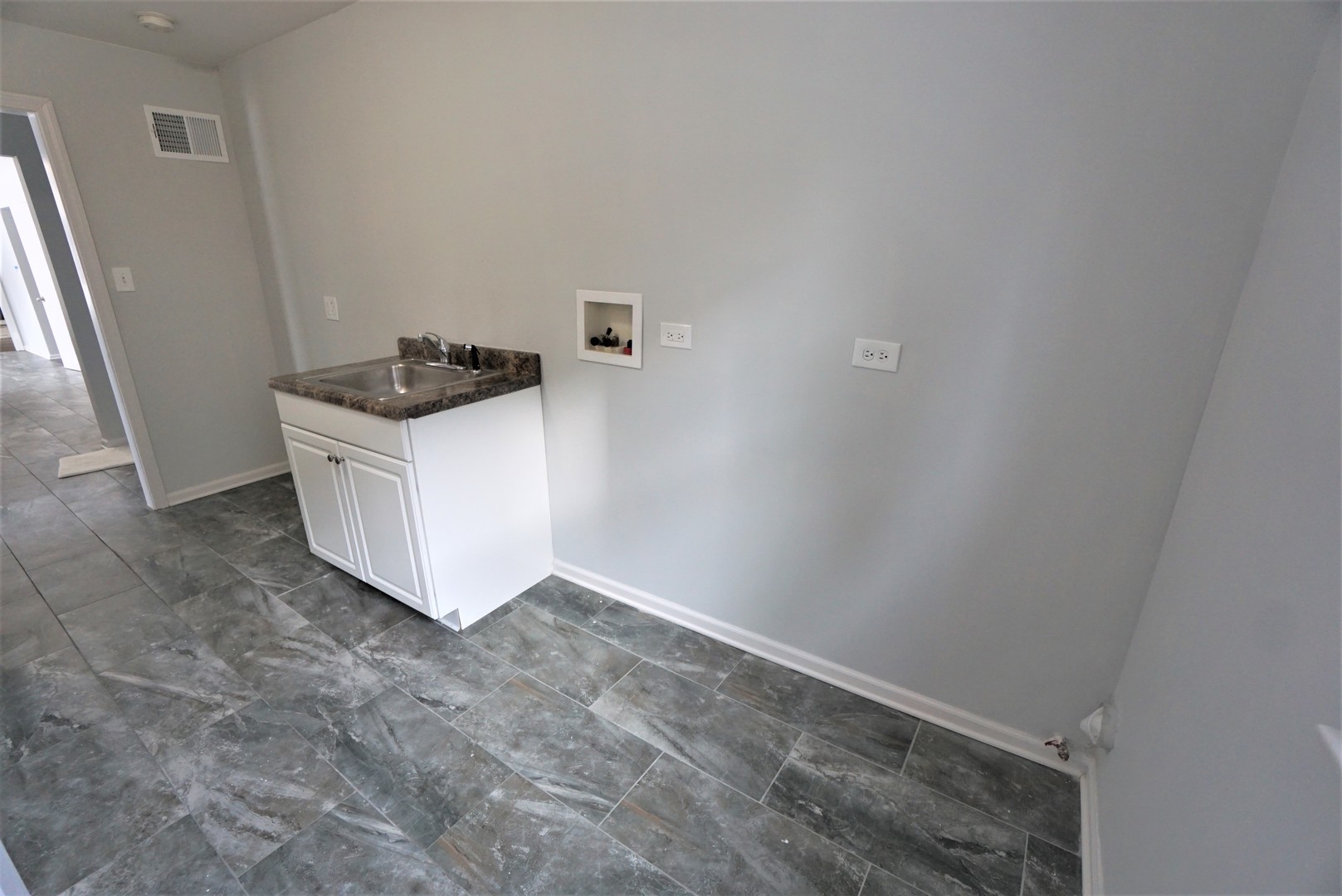2842 Scott Crescent Flossmoor, IL 60422 - Photo 12 of 43 a utility room with washer and dryer