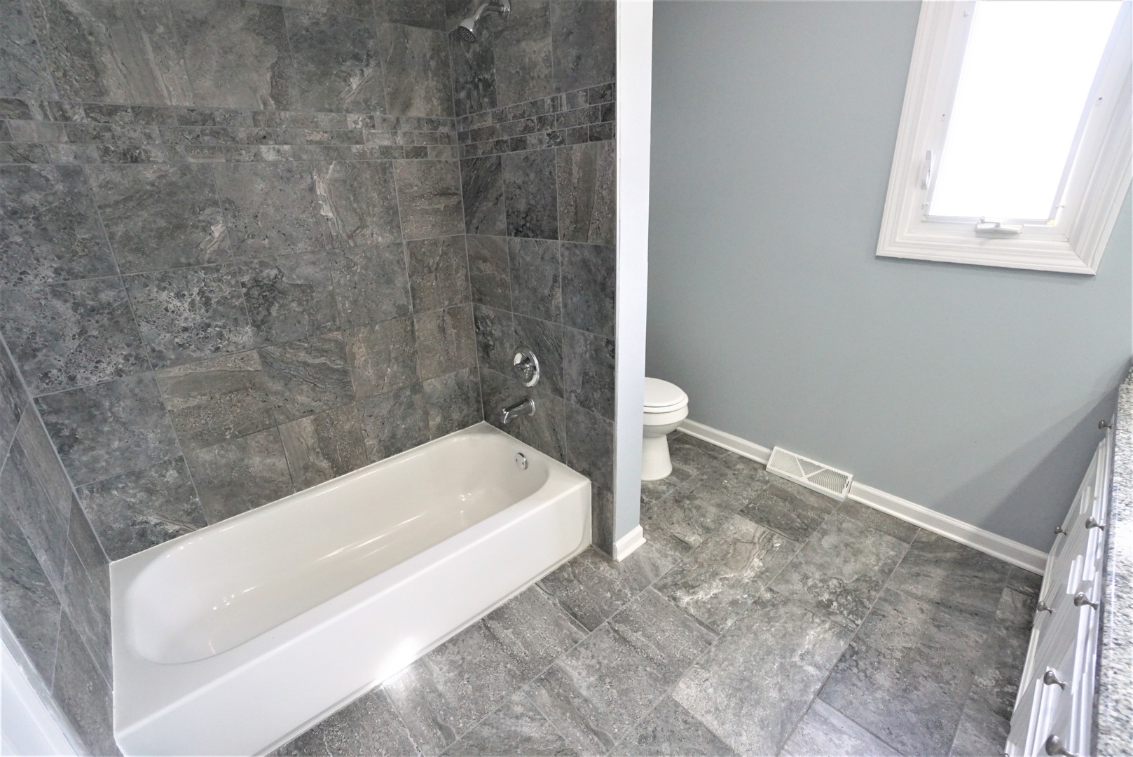 2842 Scott Crescent Flossmoor, IL 60422 - Photo 24 of 43 a white bath tub sitting in a bathroom