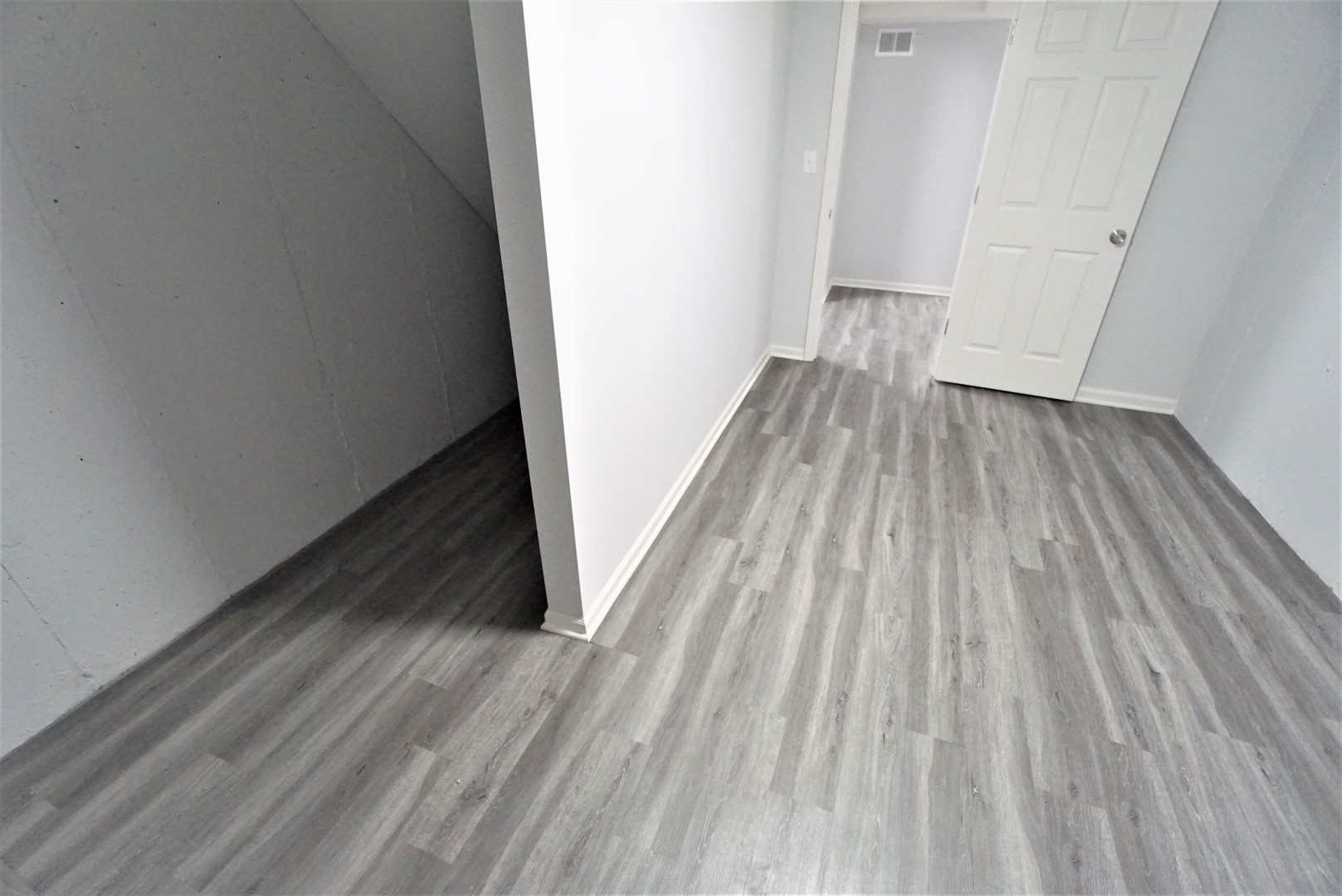 2842 Scott Crescent Flossmoor, IL 60422 - Photo 36 of 43 a view of a room with wooden floor