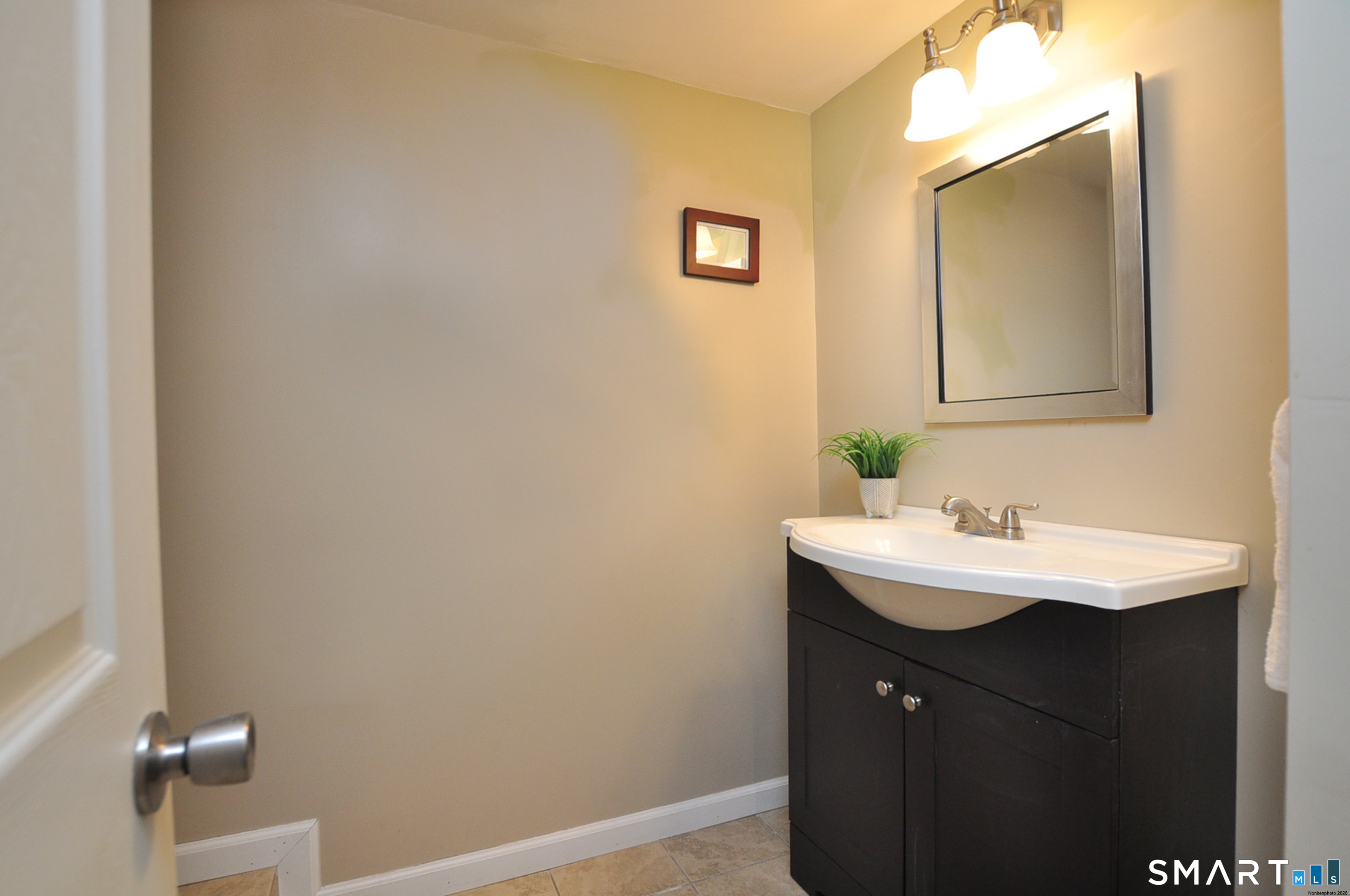 90 Seminary Road Simsbury, CT 06070 - Photo 33 of 34 a bathroom with a sink and a mirror