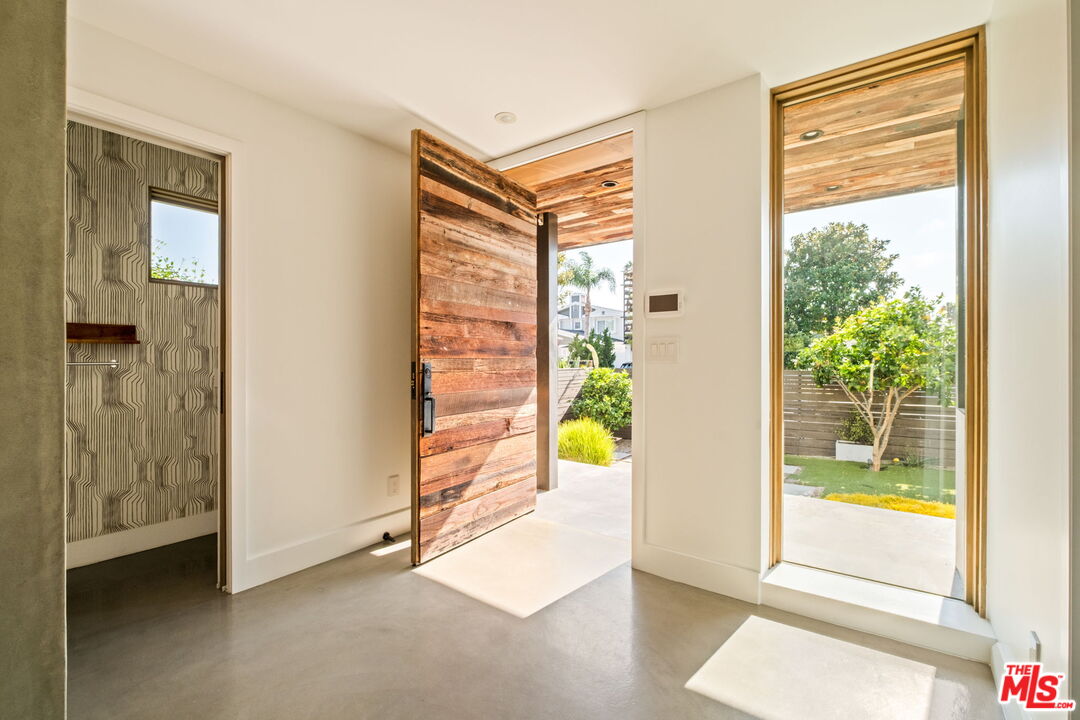 3108 Yale Avenue Marina del Rey, CA 90292 - Photo 2 of 33