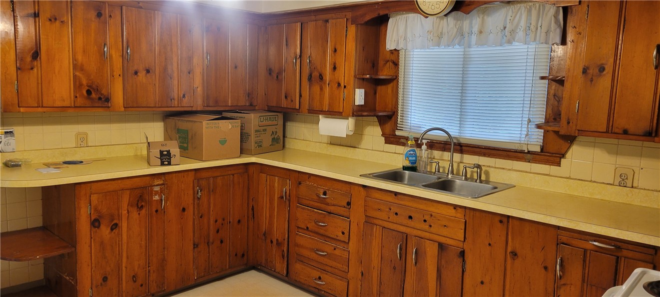 39 Taylor Street Rochester, NY 14611 - Photo 12 of 22