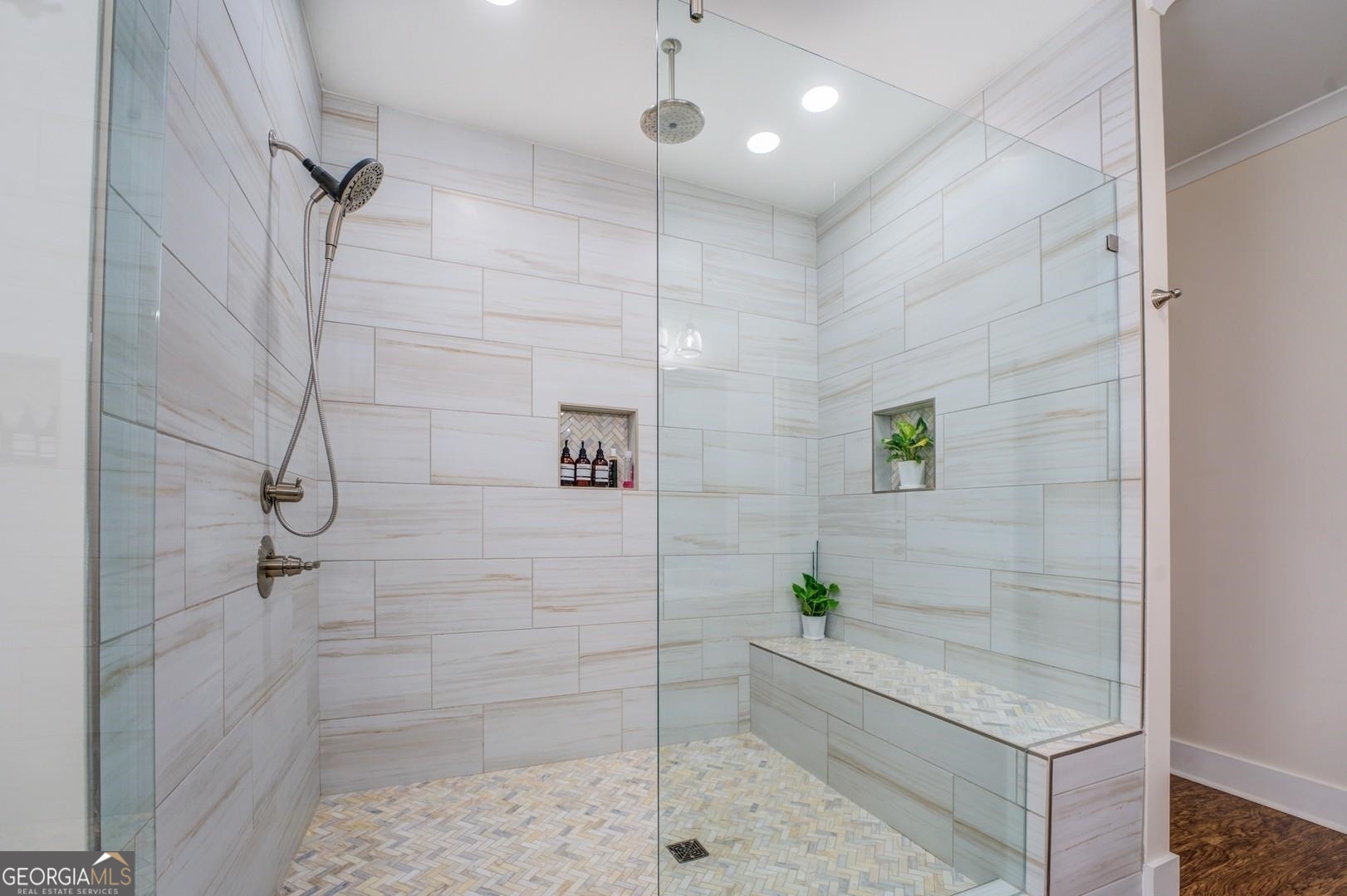 3060 Eatonton Road Madison, GA 30650 - Photo 28 of 65 a bathroom with a bathtub and shower