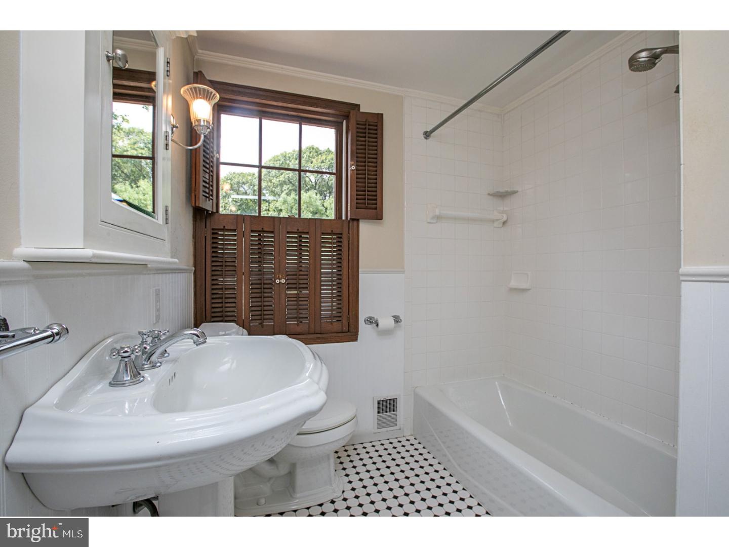 1604 Prospect Ridge Boulevard Haddon Heights, NJ 08035 - Photo 22 of 25 Bathroom