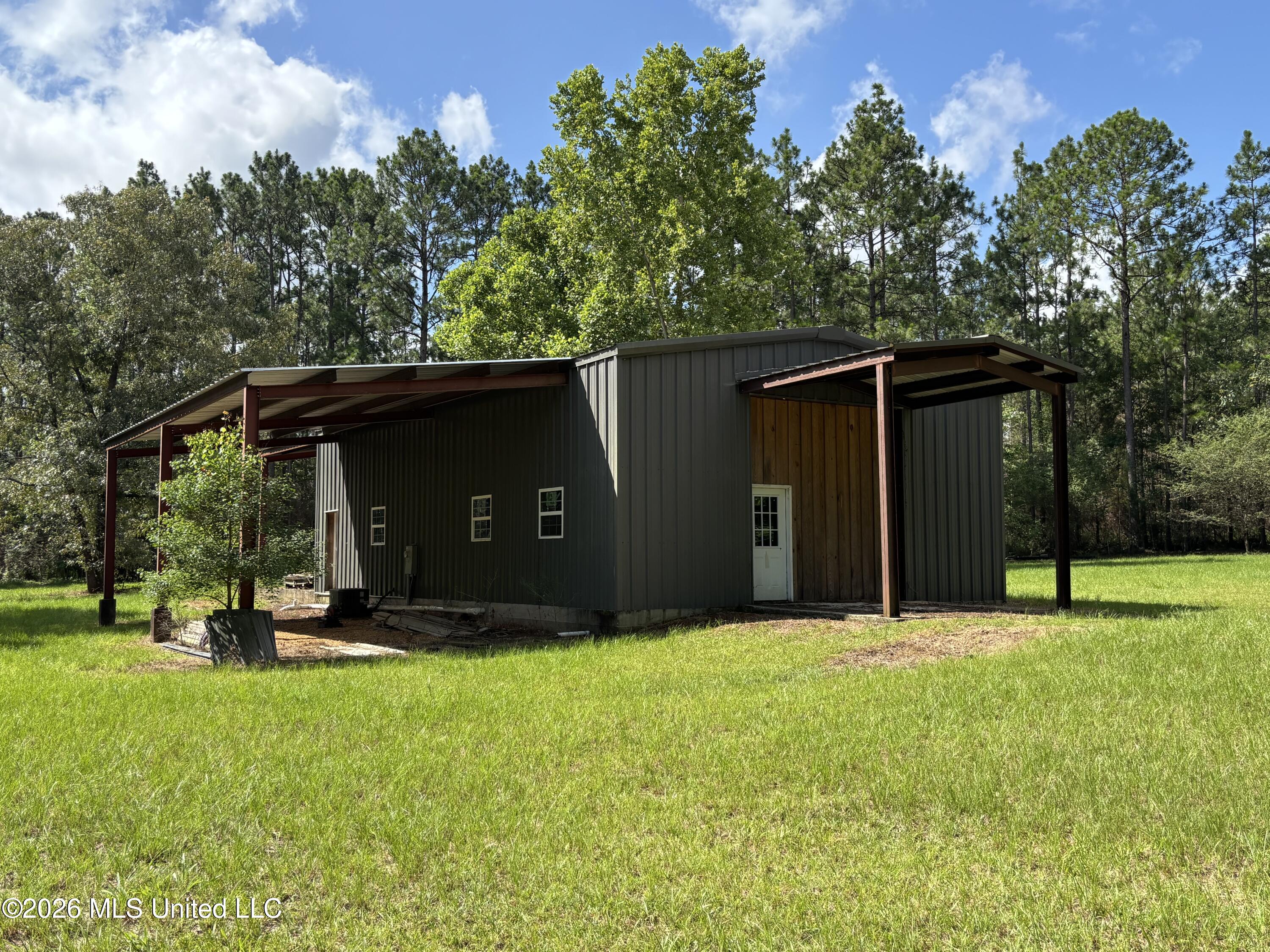 202 Smith Road Lumberton, MS 39455 - Photo 5 of 32 IMG_2931