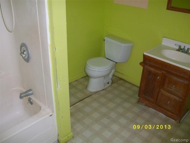 66 Redman Road Milan, MI 48160 - Photo 9 of 13 Bathroom