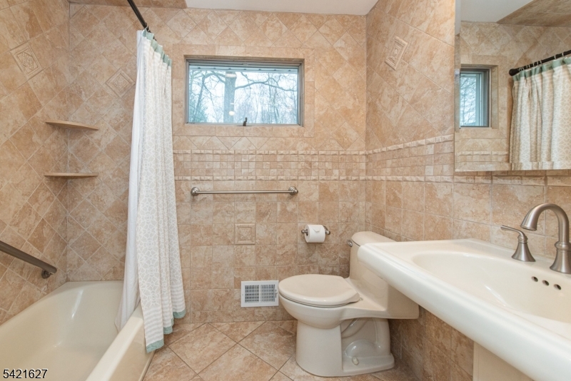 4 Oak Ridge North Caldwell, NJ 07006 - Photo 20 of 33