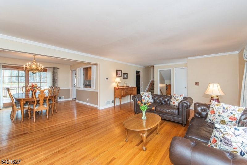 4 Oak Ridge North Caldwell, NJ 07006 - Photo 3 of 33