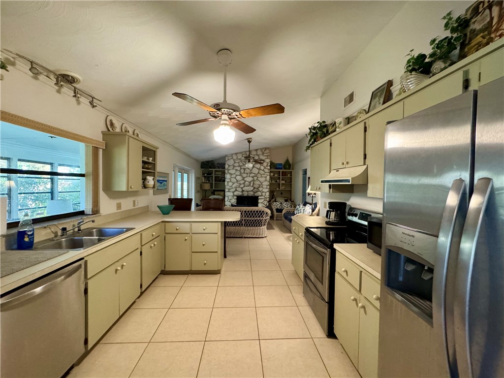 1946 Surfside Terrace Vero Beach, FL 32963 - Photo 11 of 36