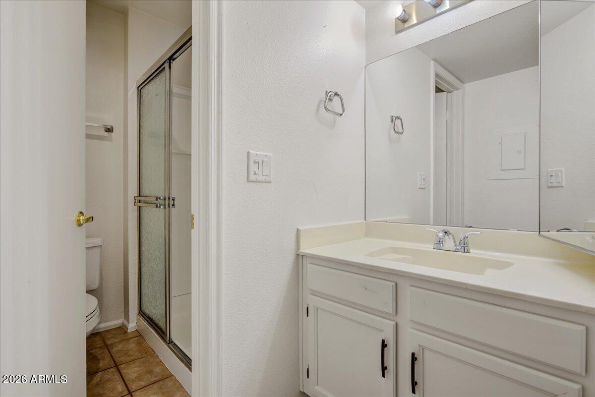533 West Guadalupe Road, Unit 2022 Mesa, AZ 85210 - Photo 13 of 17 10-Primary Bathroom