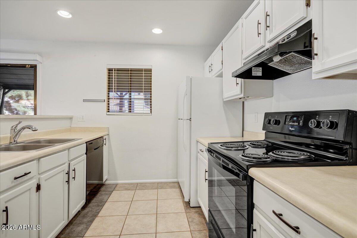 533 West Guadalupe Road, Unit 2022 Mesa, AZ 85210 - Photo 3 of 17 05-Kitchen