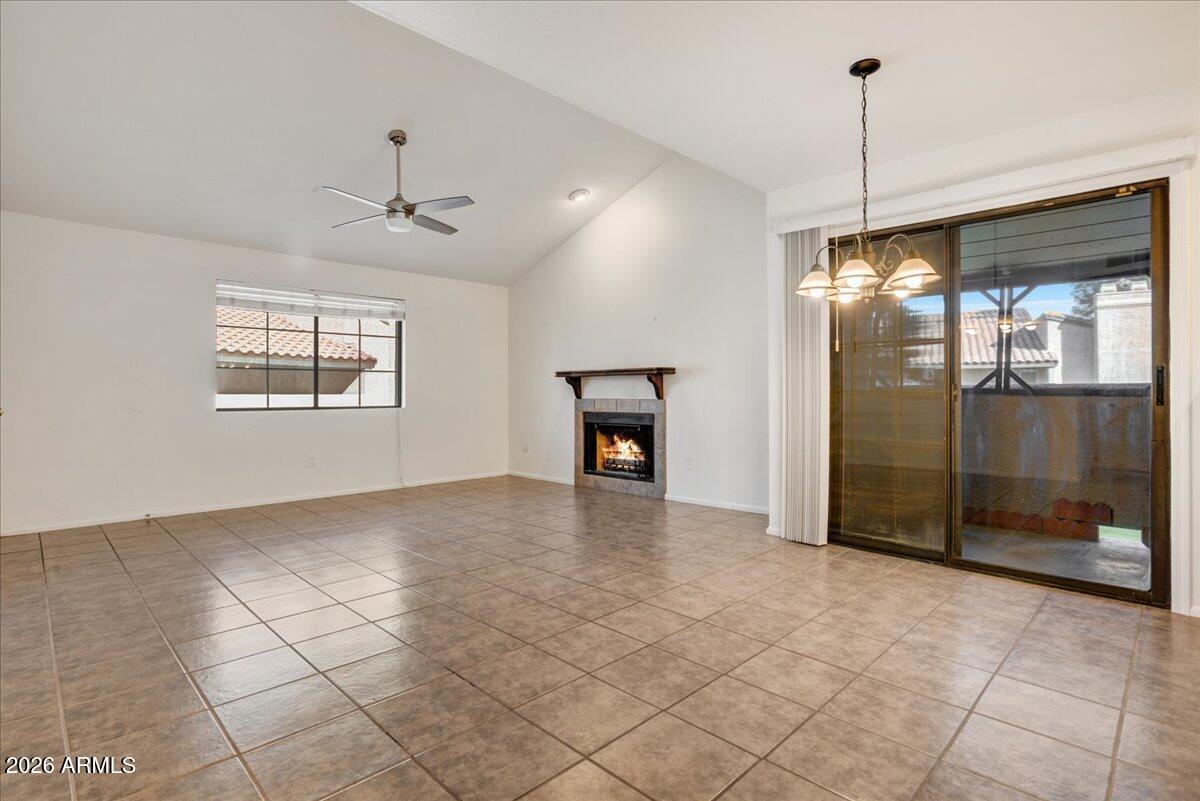 533 West Guadalupe Road, Unit 2022 Mesa, AZ 85210 - Photo 10 of 17 04-Dining Area