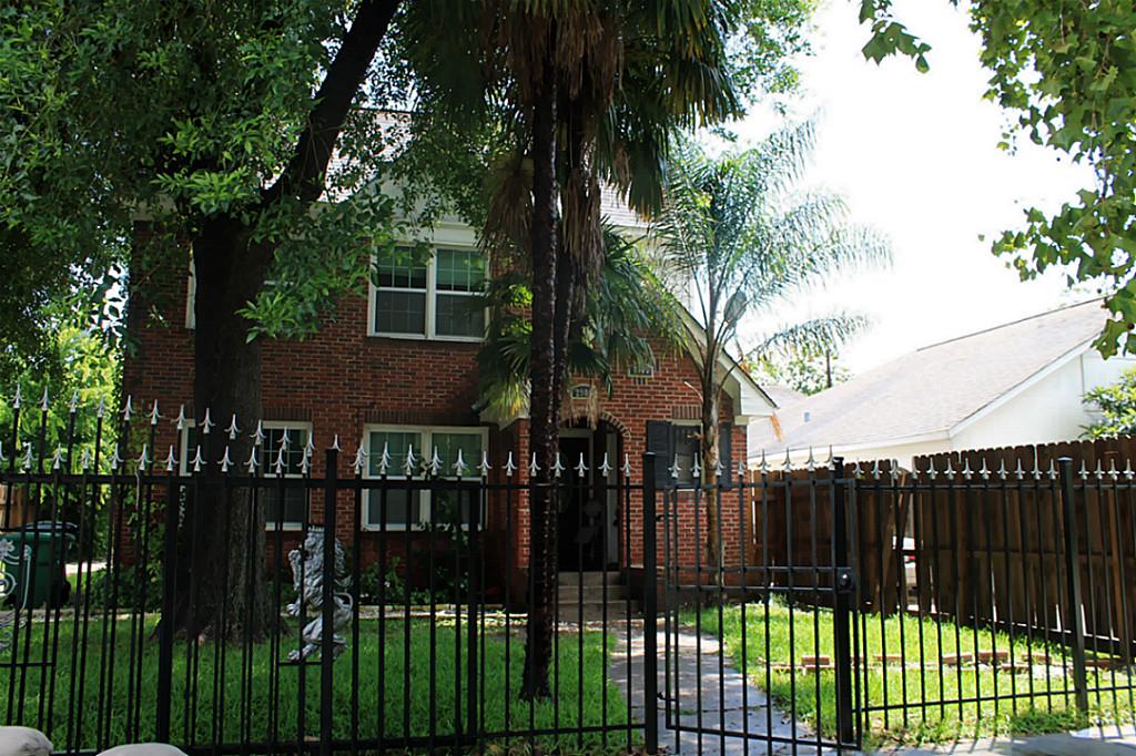 2908 Truxillo Street Houston, TX 77004 - Photo 2 of 12 a view of house and outdoor space