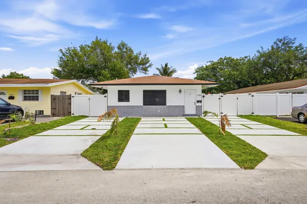 $2,500 | 1320 Southwest 34th Avenue, Unit 2, Fort Lauderdale, FL 33312