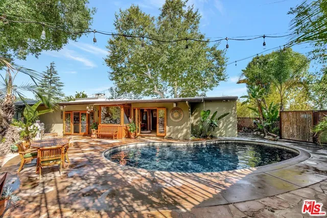 $1,575,000 | 15511 Woodcrest Drive, Sherman Oaks, CA 91403