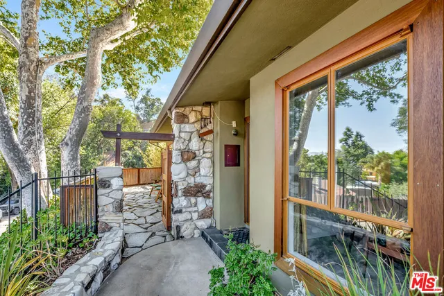 $1,575,000 | 15511 Woodcrest Drive, Sherman Oaks, CA 91403