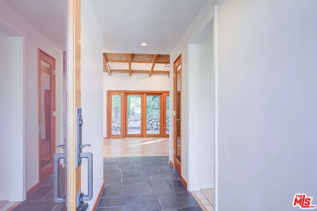 $1,575,000 | 15511 Woodcrest Drive, Sherman Oaks, CA 91403