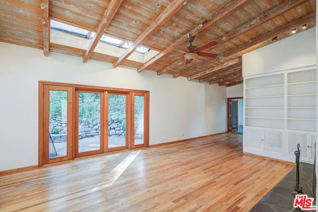 $1,575,000 | 15511 Woodcrest Drive, Sherman Oaks, CA 91403