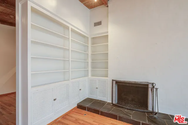 $1,575,000 | 15511 Woodcrest Drive, Sherman Oaks, CA 91403