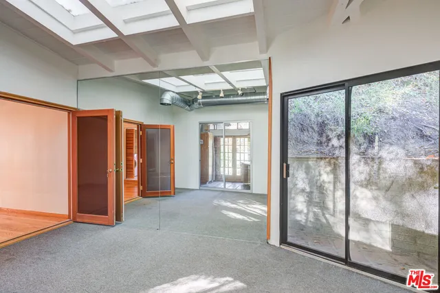 $1,575,000 | 15511 Woodcrest Drive, Sherman Oaks, CA 91403