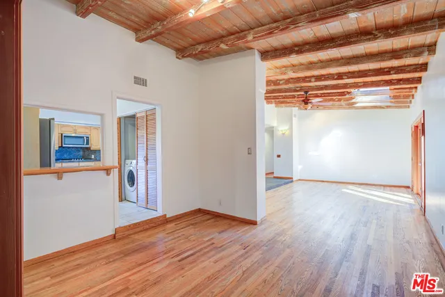 $1,575,000 | 15511 Woodcrest Drive, Sherman Oaks, CA 91403