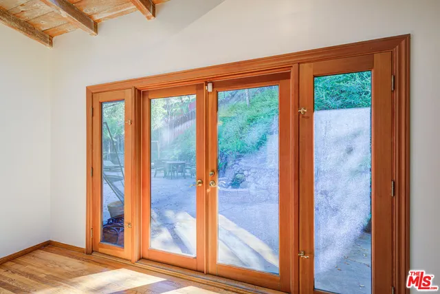 $1,575,000 | 15511 Woodcrest Drive, Sherman Oaks, CA 91403