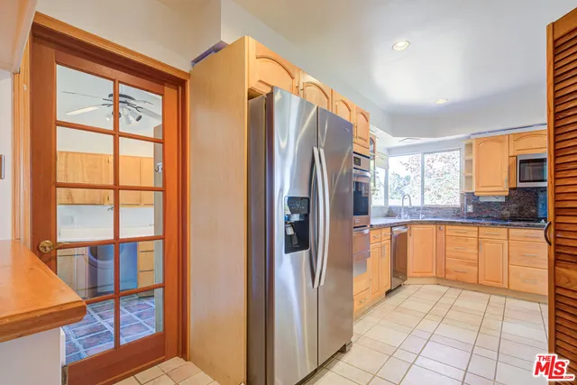 $1,575,000 | 15511 Woodcrest Drive, Sherman Oaks, CA 91403