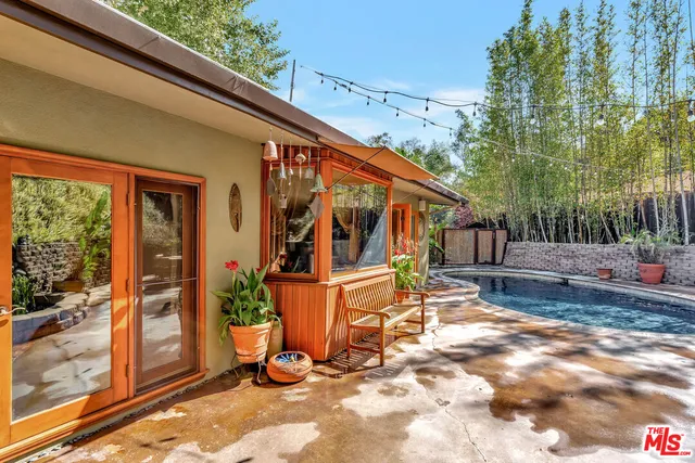 $1,575,000 | 15511 Woodcrest Drive, Sherman Oaks, CA 91403