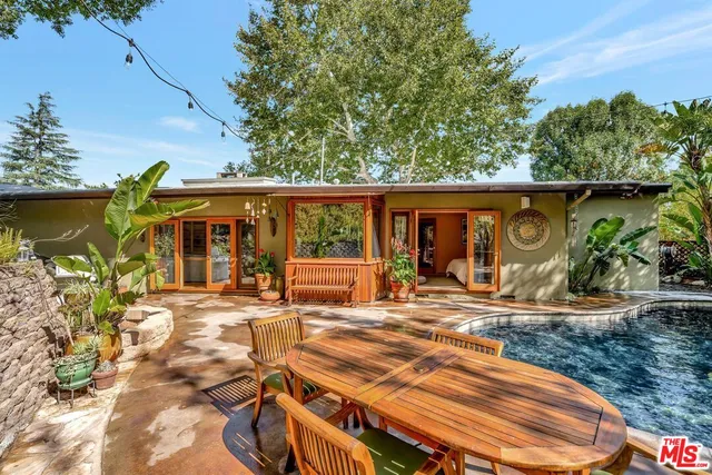 $1,575,000 | 15511 Woodcrest Drive, Sherman Oaks, CA 91403