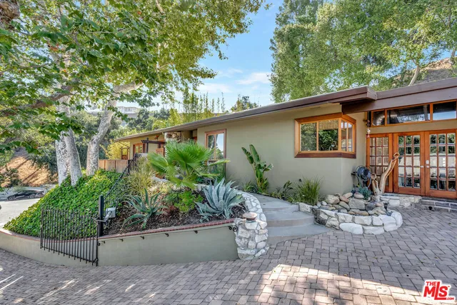 $1,575,000 | 15511 Woodcrest Drive, Sherman Oaks, CA 91403