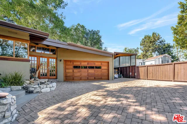 $1,575,000 | 15511 Woodcrest Drive, Sherman Oaks, CA 91403