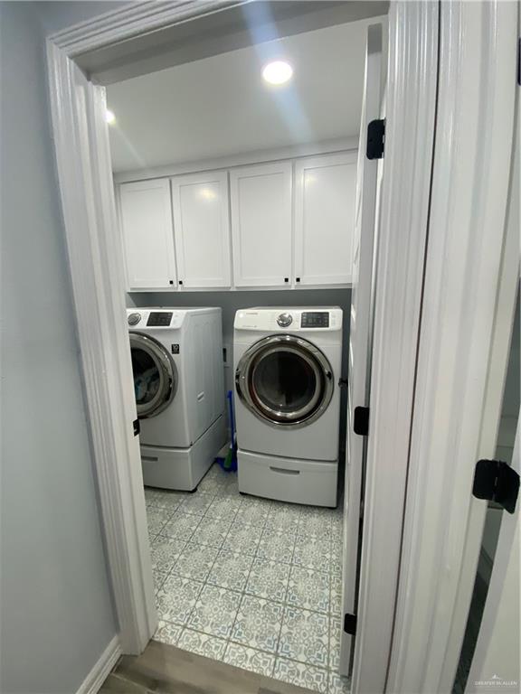 814 North Flag Street Pharr, TX 78577 - Photo 5 of 16 a utility room with dryer and washer