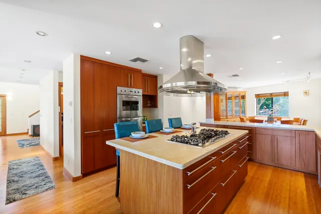 $3,150,000 | 563 Mikioi Place, Kihei, HI 96753