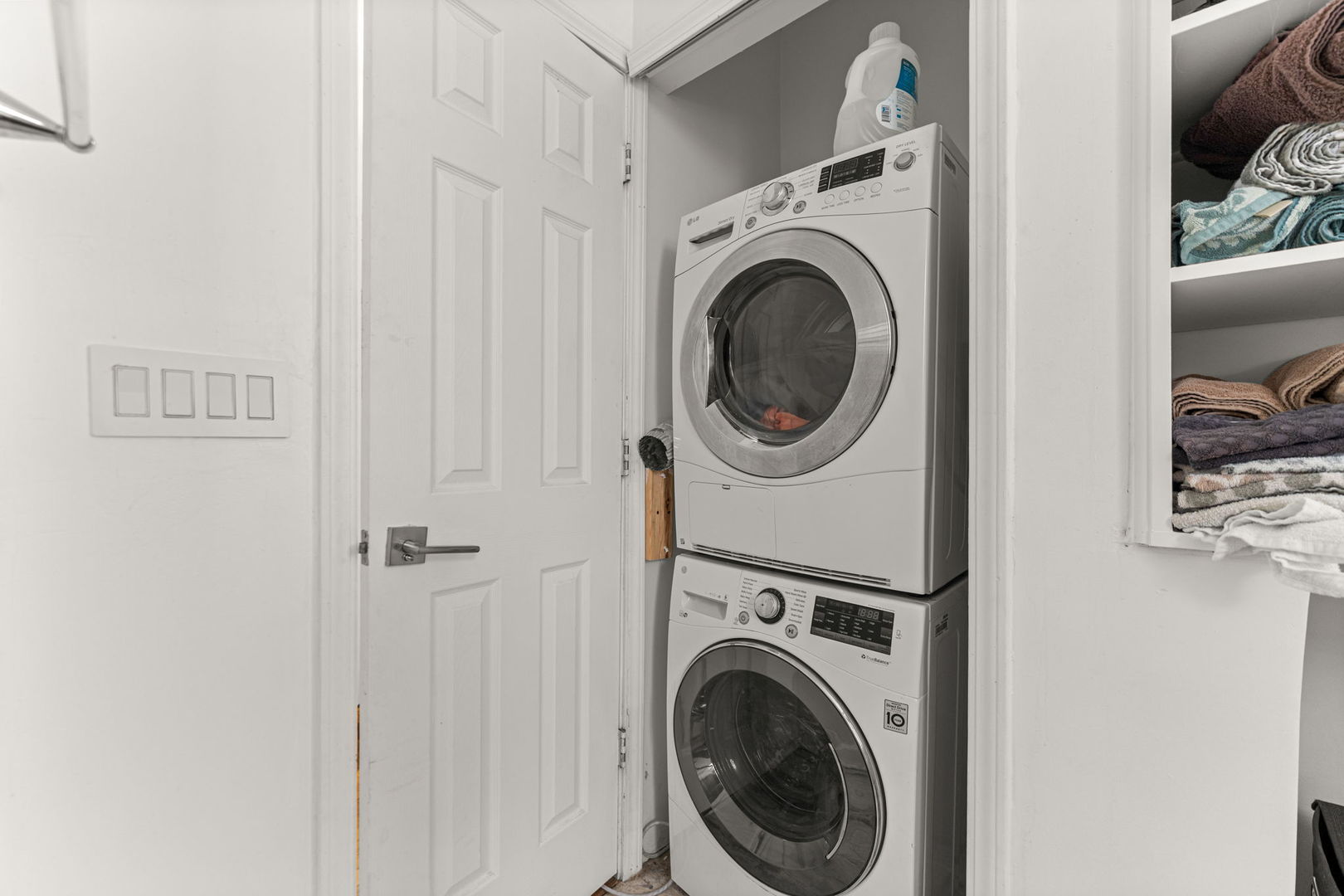6722 South Ridgeland Avenue, Unit 3S Chicago, IL 60649 - Photo 10 of 17 a view of a hallway with washer and dryer