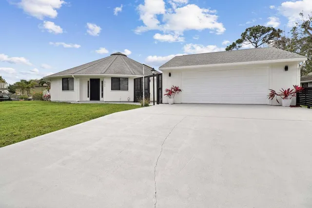 a view of a house with a yard and garage