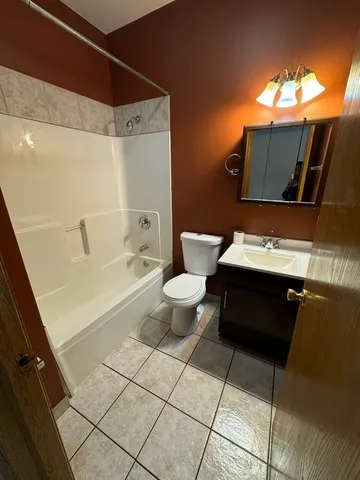 $1,975 | 5428 South Loomis Boulevard, Unit 3, Chicago, IL 60609