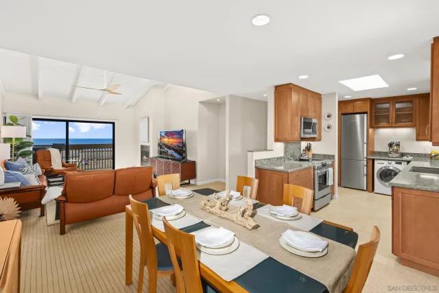 $1,999,000 | 429 South Sierra Avenue, Unit 328, Solana Beach, CA 92075