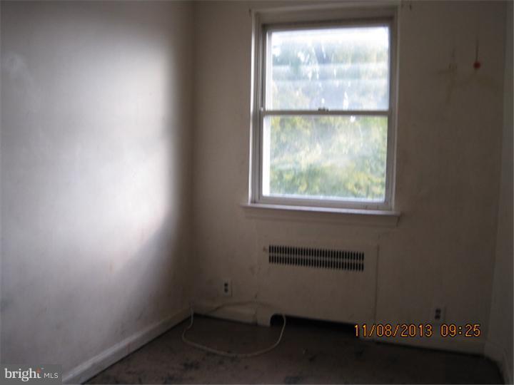 591 Snowden Road Upper Darby, PA 19082 - Photo 4 of 5