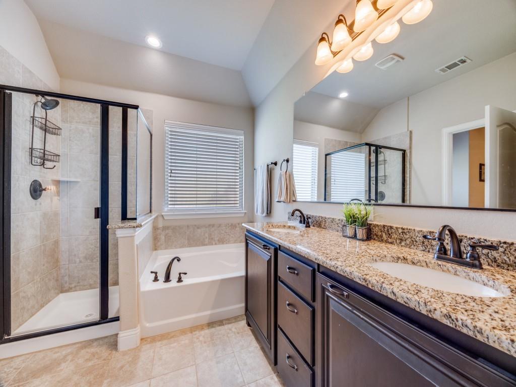 1215 Firefly Ridge Blue Ridge, TX 75424 - Photo 22 of 30 Upstairs Bathroom #3 - with an oversized walk in closet