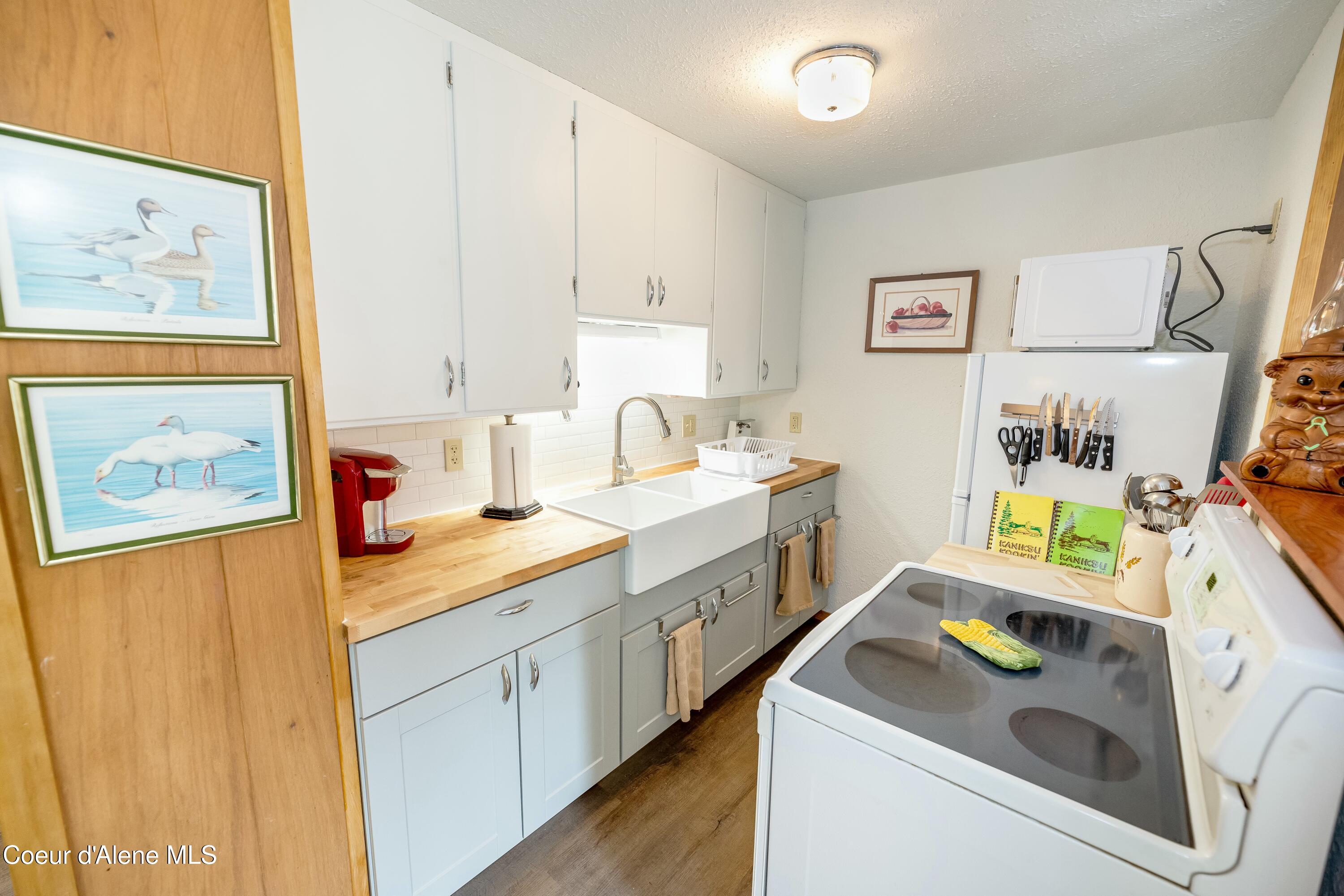 733 Hagman Road Nordman, ID 83848 - Photo 16 of 33 Kitchen