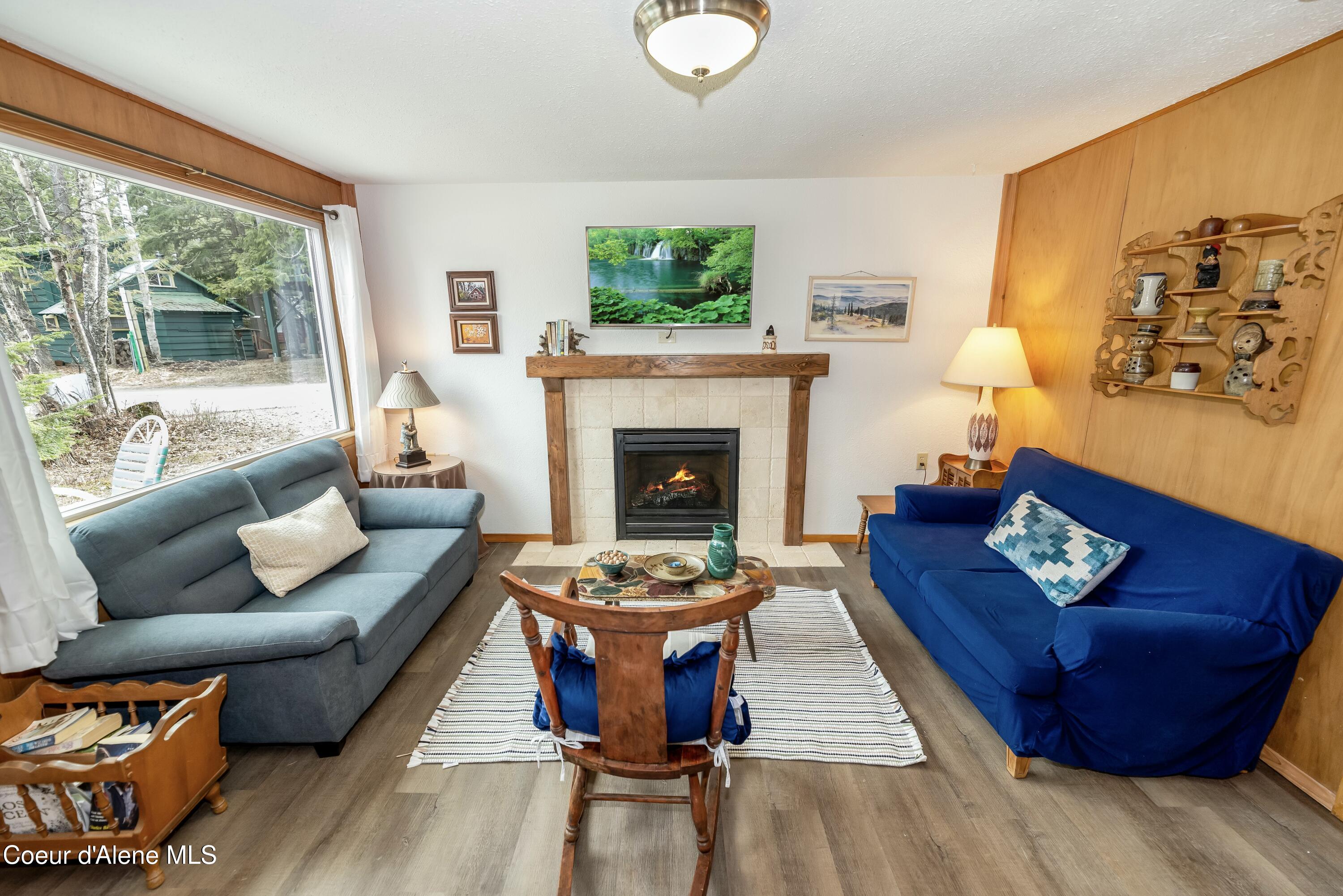 733 Hagman Road Nordman, ID 83848 - Photo 18 of 33 Living Room
