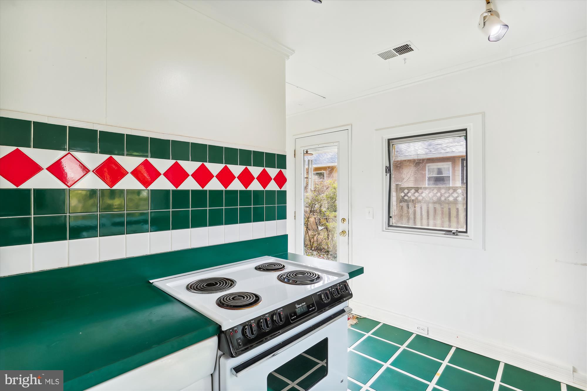 9127 Walden Road Silver Spring, MD 20901 - Photo 17 of 83