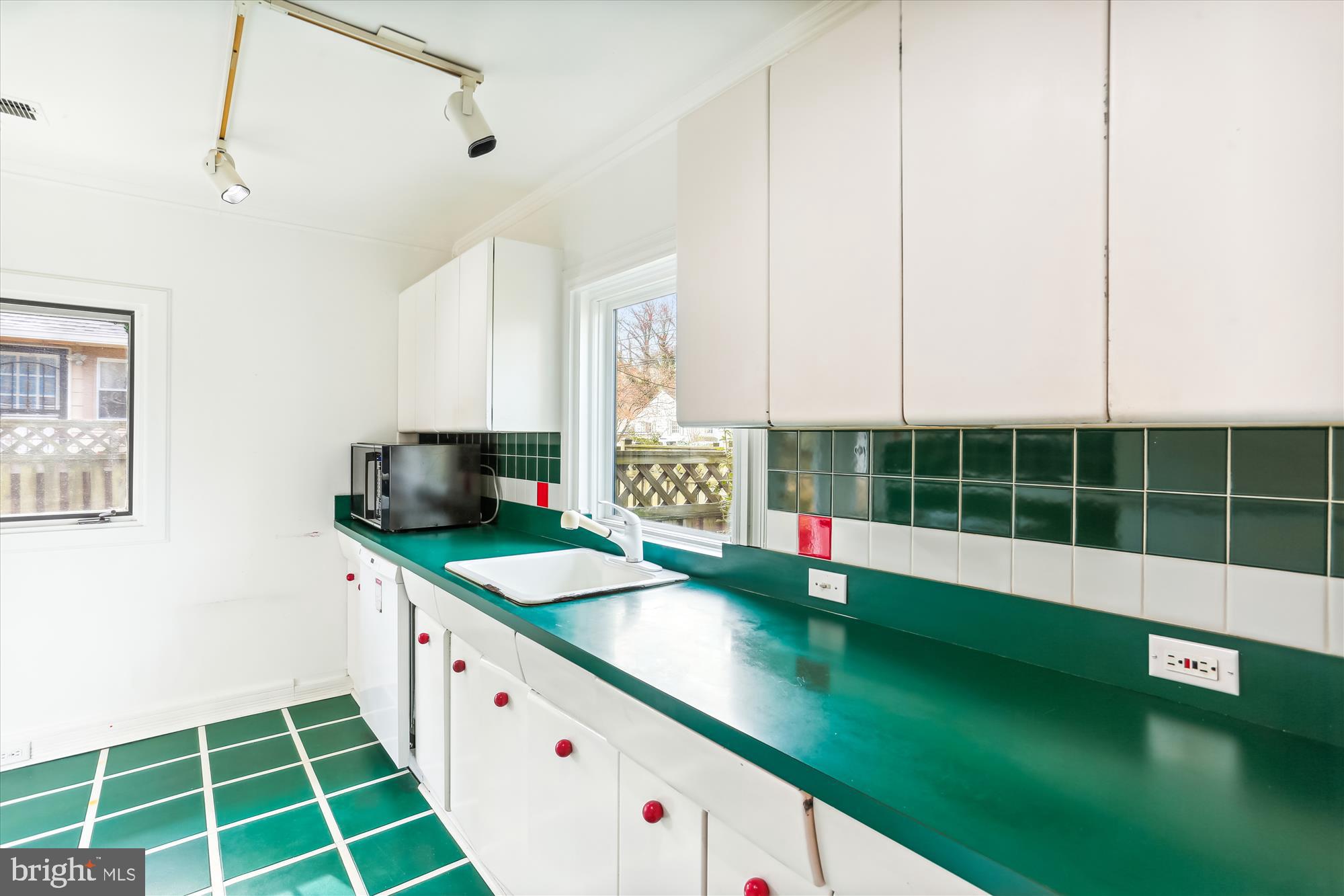 9127 Walden Road Silver Spring, MD 20901 - Photo 20 of 83