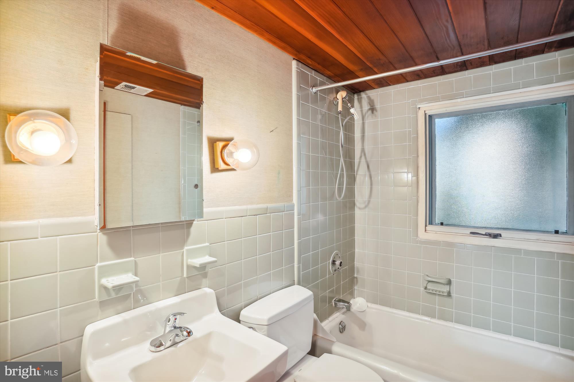 9127 Walden Road Silver Spring, MD 20901 - Photo 5 of 83