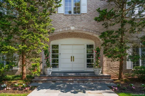 $3,950,000 | 8 High Meadow Court, Glen Head, NY 11545